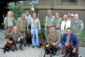 HZP Aschheim 2011			 				Verbandsjugendprüfung 2010 in Buchheim am 10. April 				 				 				 				 						 							 Gemeldet: 18, geprüft:18, bestanden:17 Hunde 							Punkte 						 						 							Kira von der Riedleite 43/09, gew. 24.01.2009, spl,sil,AH 								F:Alfons Reiner, 86502 Osterbuch 							77 						 						 							Mira von der  Schmiede 16/09, gew. 29.01.2009, spl,sil 							F: Ulrich Mergner, 96157 Ebracht 							76 						 						 							Herzog von Buchheim 444/08, gew. 03.10.2008, stumm 							F: Christian Seelmann, 91315 Höchstadt/A, 							75 						 					 							/Horneth von Buchheim 446/08, gew. 03.10.2008, sil 							F: Leonhard Schmieg, 91593 Buchheim 							74 						 					 							Hanno vom Emsdeich 582/08, gew. 26.12.2008, sil 							F: Uwe Meißner, 91620 Ohrenbach 							73 						 					 							Bazi vom Labertal 522/08, gew. 02.11.2008,sil 							F: Detlev Ring, 96152 Burghaslach 							70 						 					 						Yesterday vom Sämmenhof 384/09, gew. 06.09.2009, sil 							F: Hans Sämmer, 97950 Gerchsheim 						67  					 					 						Yesko vom Sämmenhof 377/09, gew. 06.09.2009, Laut fragl 							F: Hans Sämmer, 97950 Gerchsheim 						67 					 					 						Yulchen vom Sämmenhof 385/09, gew. 06.09.2009, silF: Kerstin Epp, 97957 Wittighausen 						66 					 					 						Ayka von der Bachmühle 540/08, gew. 25.12.2008, sil 							F: Erika Hauf, 91598 Colmberg 						63  					 					 						Heidi von Buchheim 445 /08, gew. 03.10.2009, sil 							F: Burkhard Merget, 63791 Karlsteins 						55 					 					 						Bero vom großen Herzberg 279/09, gew. 06.05.2009, sil 							F: Bernd Franke, 31195 Lamspringe 						54 					 					 						 							 								 									 										Hunde aus dem Zuchtversuch 									 								 							 						 					 					 						 							 						 					 					 						Etzel von Buchheim 34ZV09 - 65/09, gew. 06.02.2009, spl 							F: Ursula Reese-Schicker, 90592 Schwarzenbruck 						74 					 					 						Esche von Buchheim 37ZV09 - 68/09, gew. 06.02.2009, spl 							F: Christoph Rabeler, 25872 Ostenfeld 						70 					 					 						Enjia von Buchheim 36ZV09 - 67/09, gew. 06.02.2009, spl, sil 							F: Klaus Eisen, 97215 Simmershofen 						67 					 					 						Eiko von Buchheim 32ZV09 - 63/09, gew. 06.02.2009, spl 							F: Waltraud Müller, 91572 Bechhofen 						63 					 					 						Equo von Buchheim 33ZV09 - 64/09, gew. 06.02.2009, spl 							F: Jörn Cordes, 26840 Koldenbüttel 						62  					 					 				 				 				Suchensieger wurde Kira von der Riedleite, geführt von Alfons Reiner 			 			 	